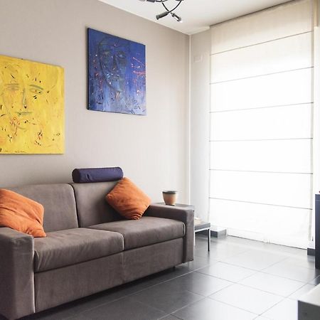 High Rise Studio Flat Near Metro Stop Милано Екстериор снимка