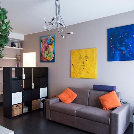 High Rise Studio Flat Near Metro Stop Милано Екстериор снимка