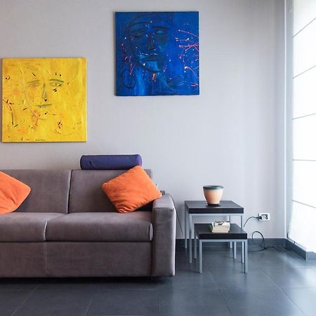 High Rise Studio Flat Near Metro Stop Милано Екстериор снимка