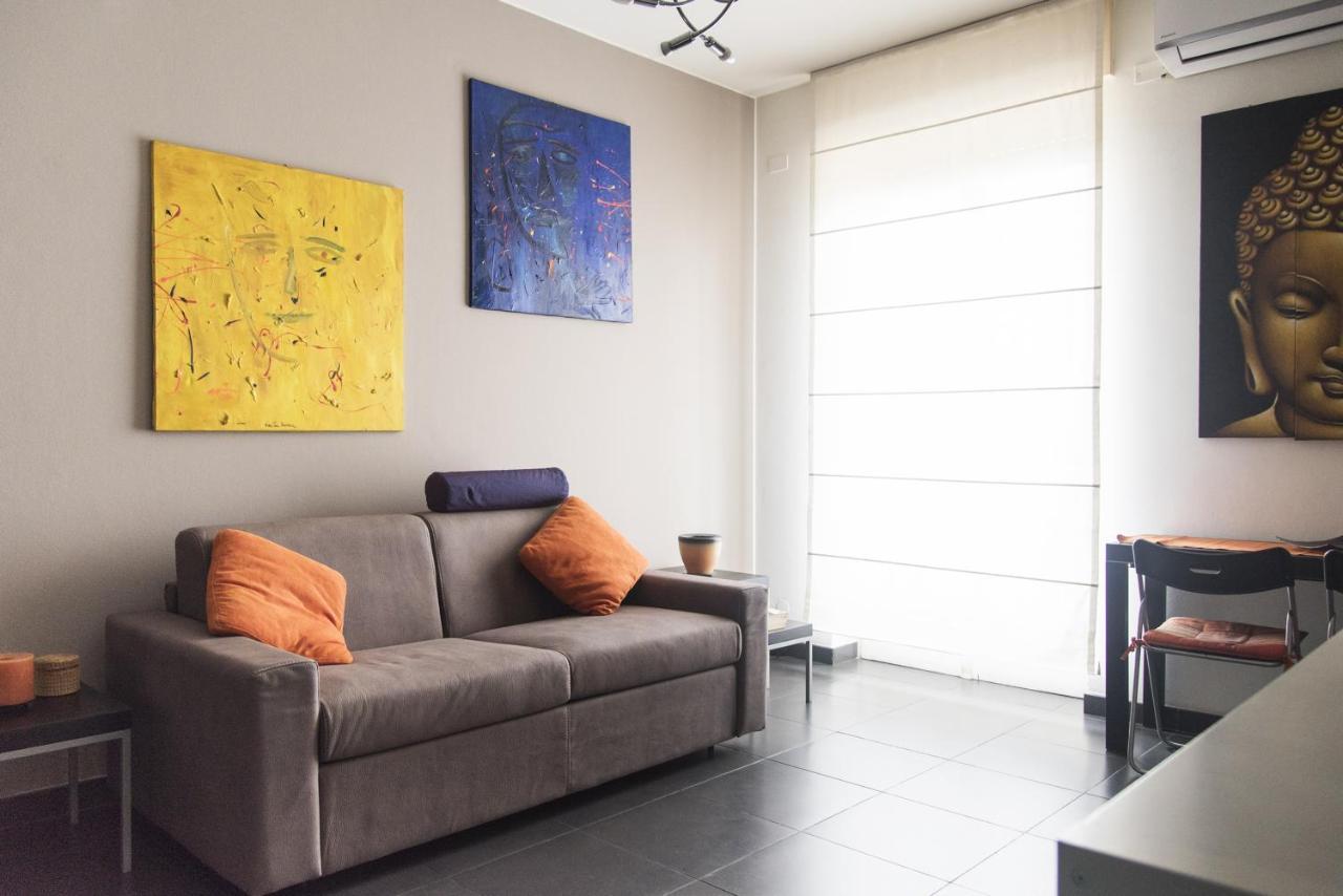 High Rise Studio Flat Near Metro Stop Милано Екстериор снимка