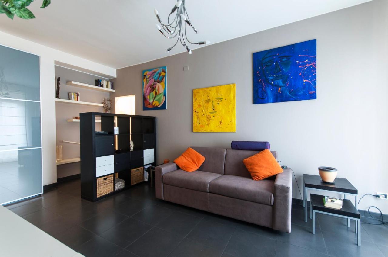 High Rise Studio Flat Near Metro Stop Милано Екстериор снимка
