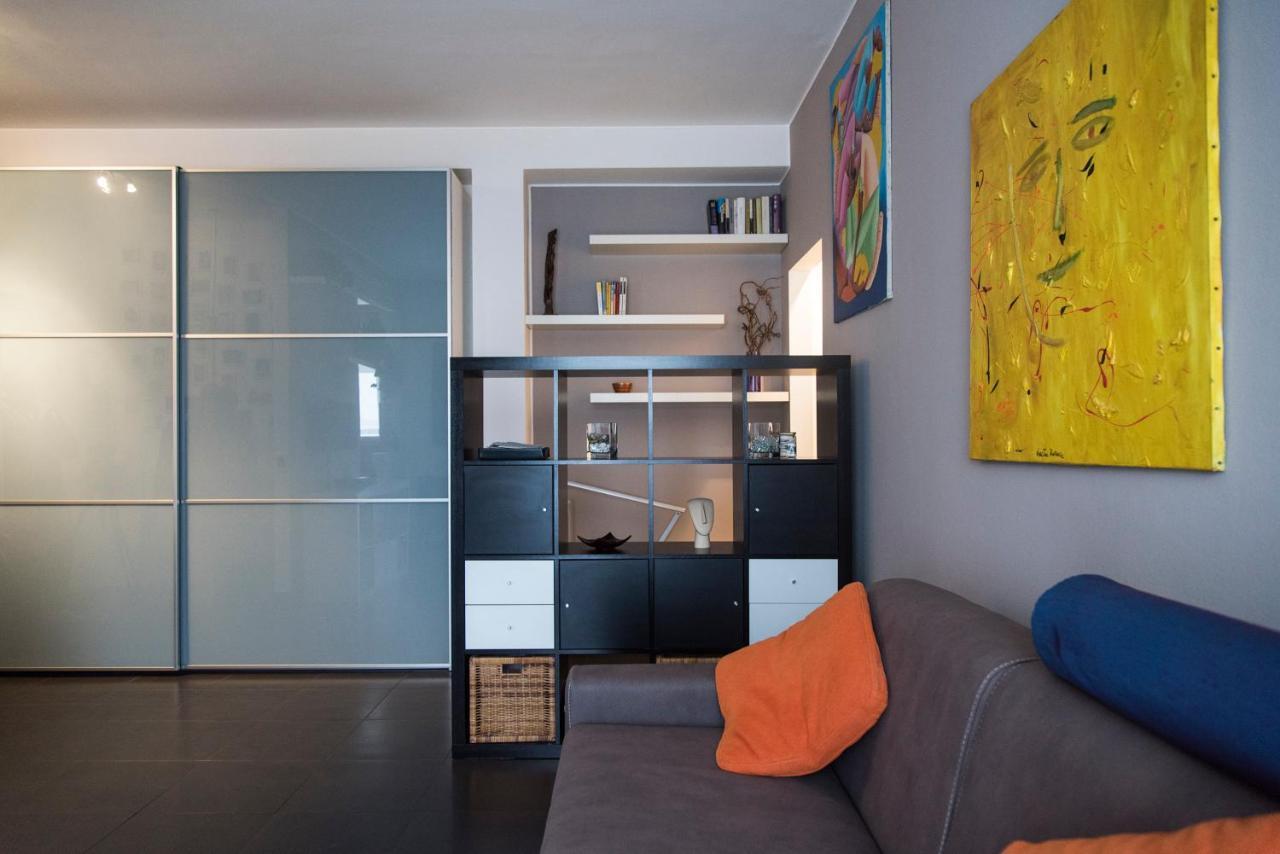 High Rise Studio Flat Near Metro Stop Милано Екстериор снимка